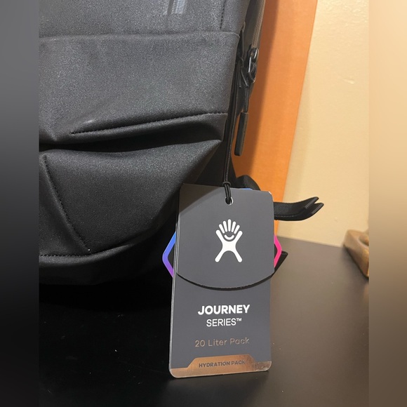 NWT - HYDRO FLASK Journey Series Hydration Backpack 20 Liter. - Picture 2 of 7